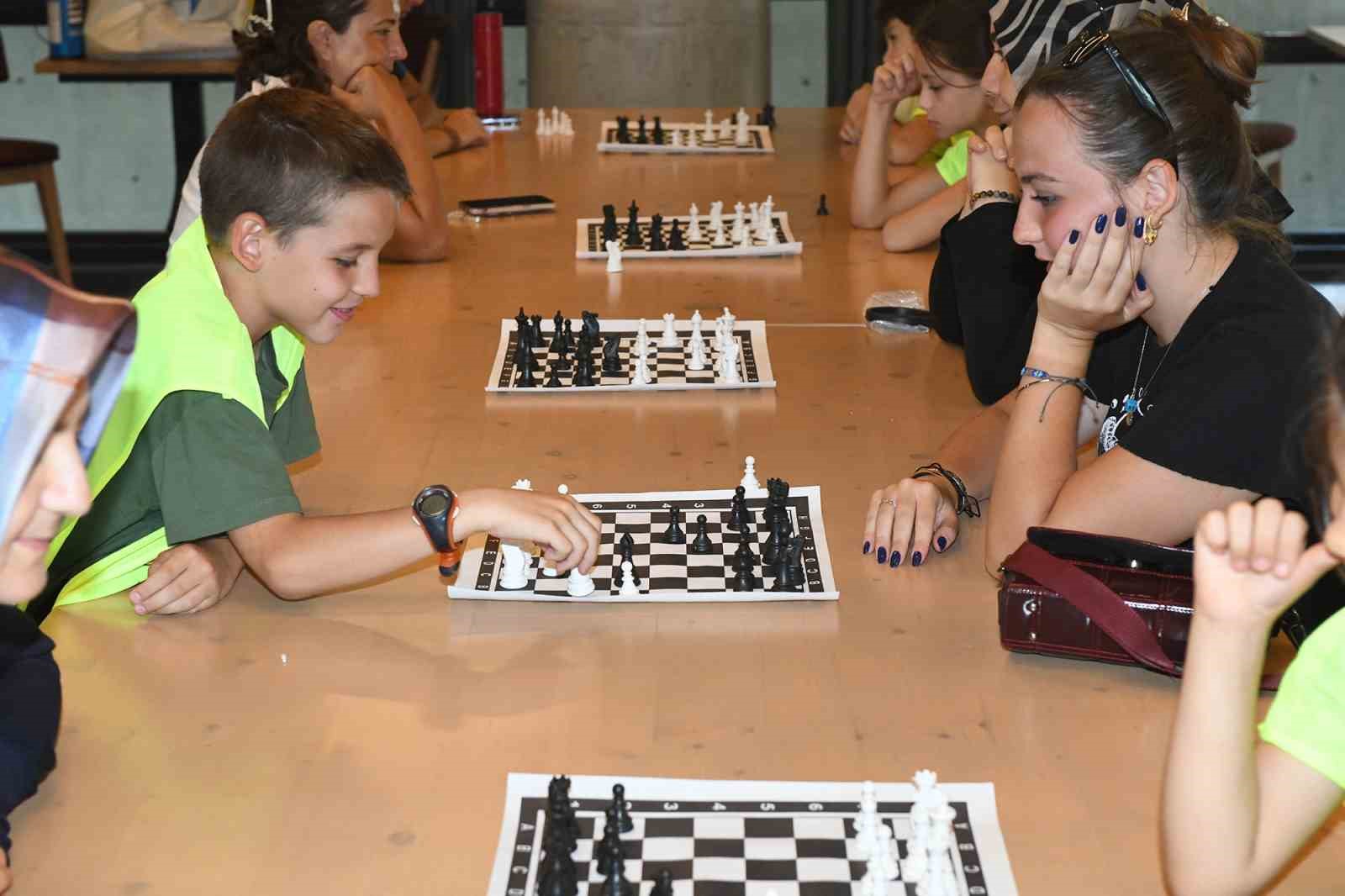 Minik arkeologlar, geçmişin izini sürüyor