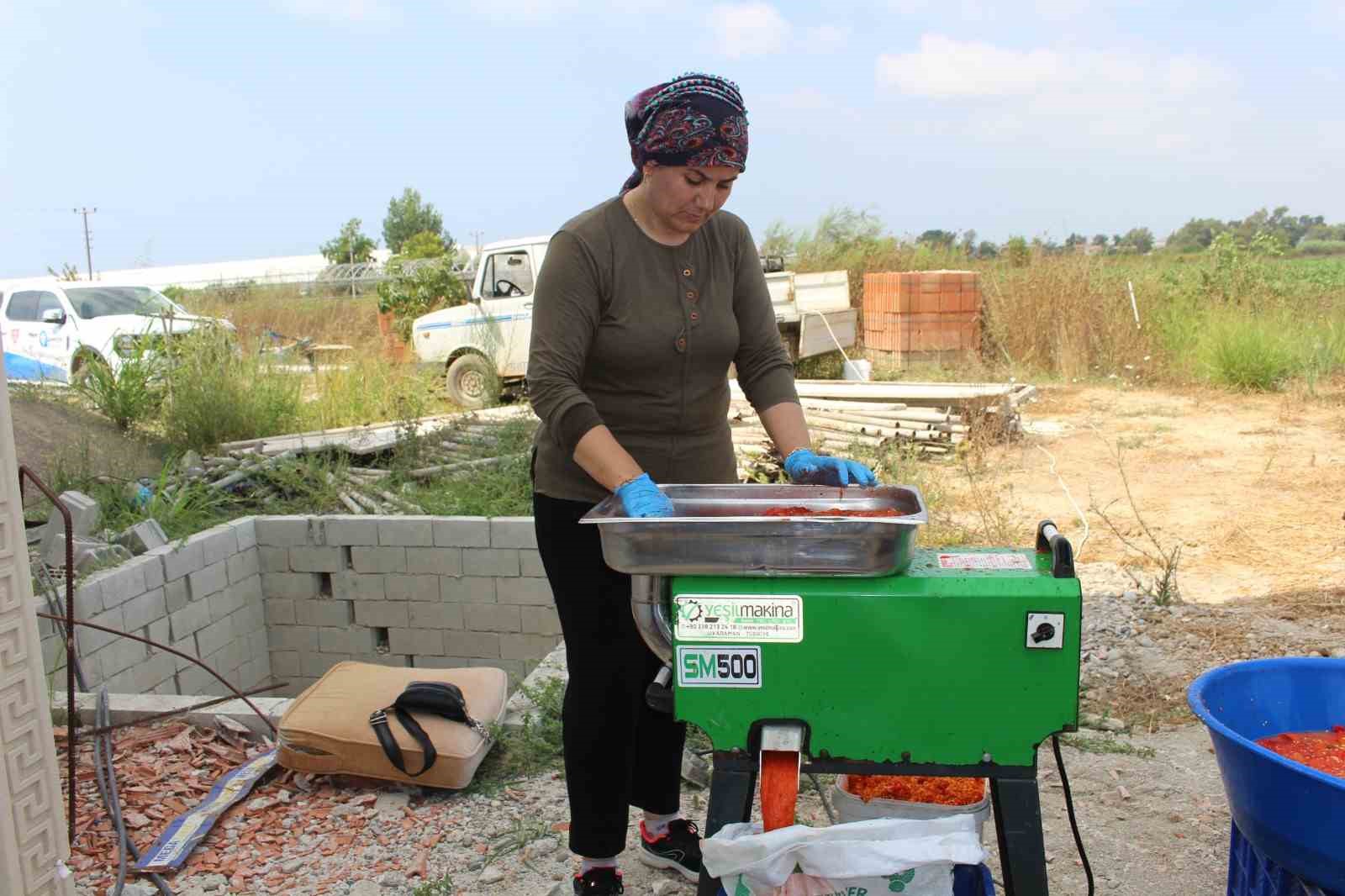 Antalya B&uuml;y&uuml;kşehir Belediyesinden &uuml;reticiye makine desteği
