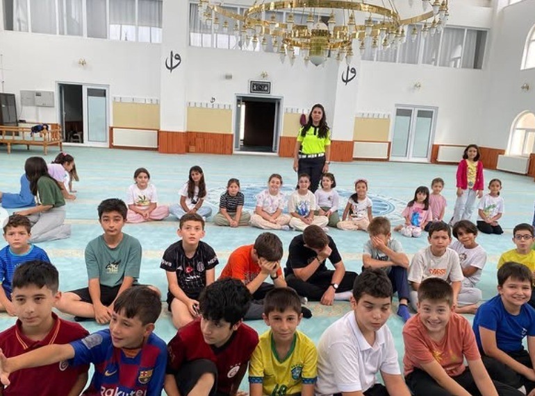 Bilecik’te minik öğrencilere trafikte temel davranış eğitimi