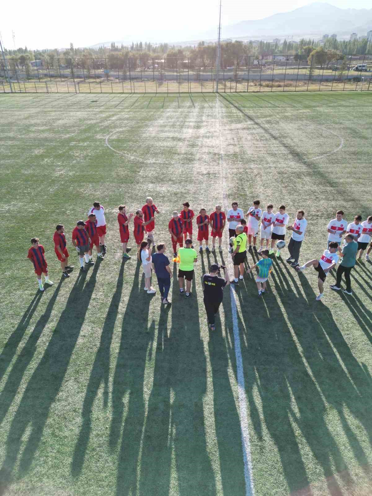 Geçmiş ile bugünü buluşturan futbol maçı
