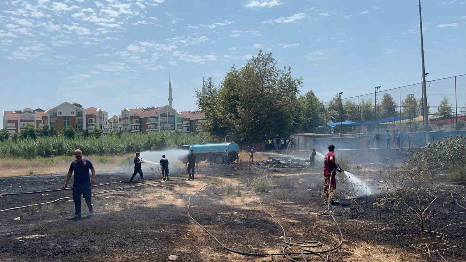 Alanya&rsquo;da kaynak makinesinden sı&ccedil;rayan kıvılcım yangına neden oldu
