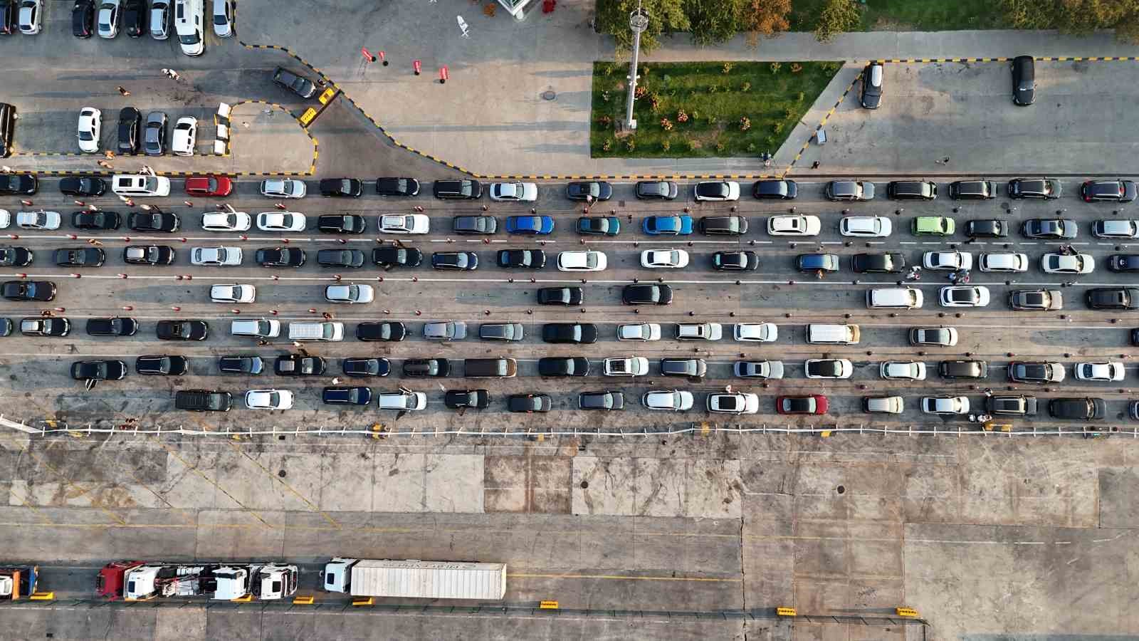 Gurbet&ccedil;iler akın akın Avrupa&rsquo;ya d&ouml;n&uuml;yor
