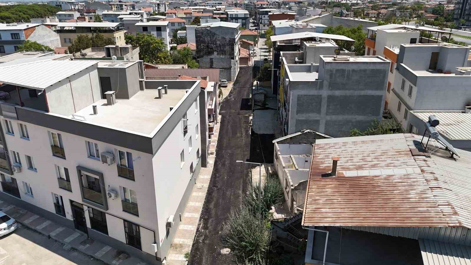 Yunusemre Belediyesinden 50. Yıl Mahallesi&rsquo;nde asfalt &ccedil;alışması
