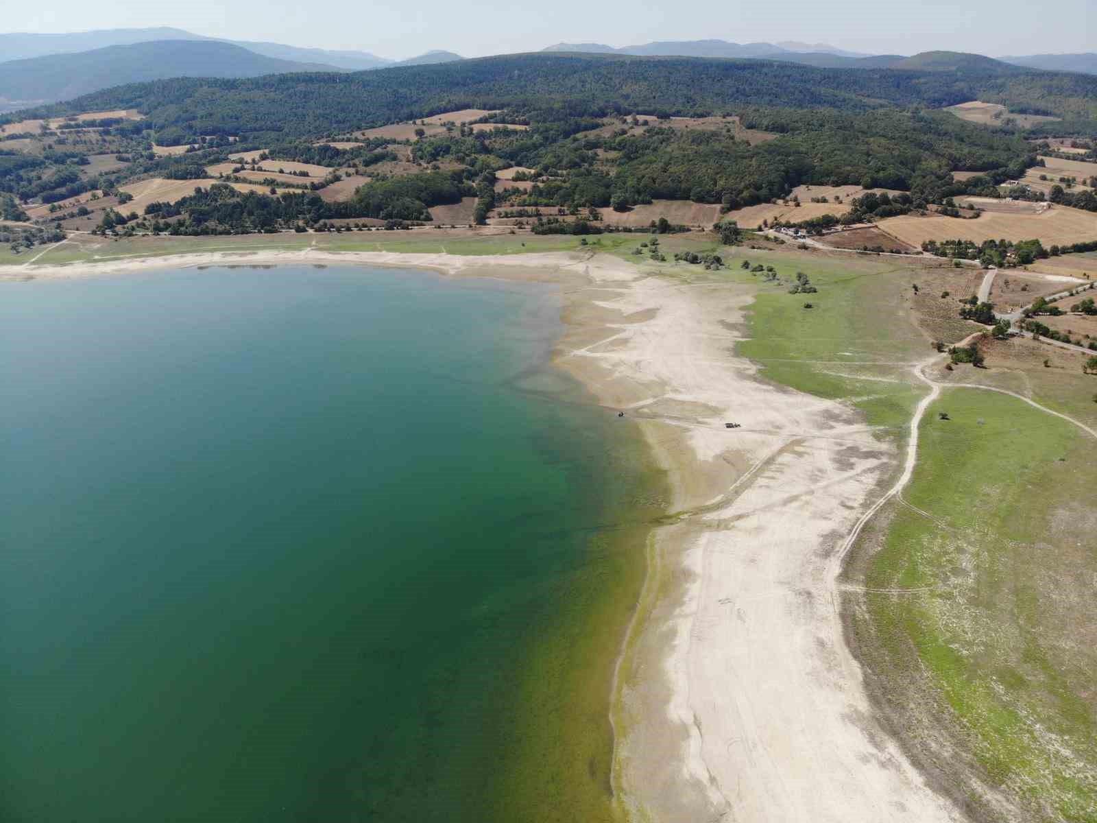 Bolu&rsquo;nun i&ccedil;me suyunun karşılandığı g&ouml;l, alarm veriyor: Su seviyesi y&uuml;zde 30 d&uuml;şt&uuml;

