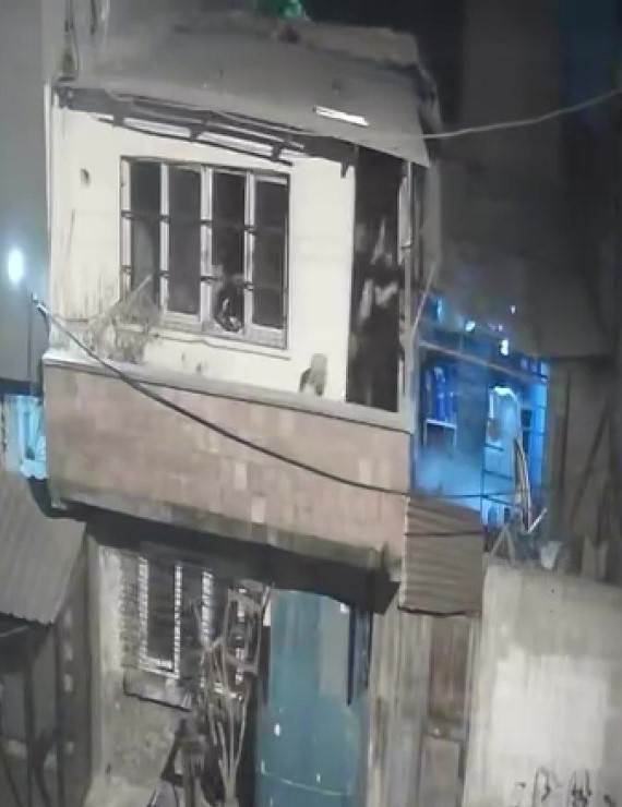 Adana’da balkondan balkona silahlı çatışma: 4 gözaltı