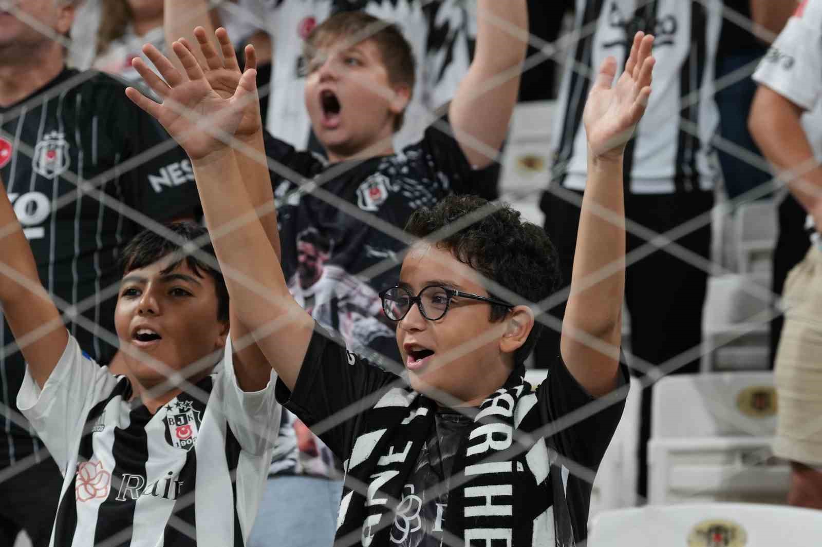 UEFA Konferans Ligi: Beşiktaş: 0 - St. Patrick’s: 1 (Maç devam ediyor)
