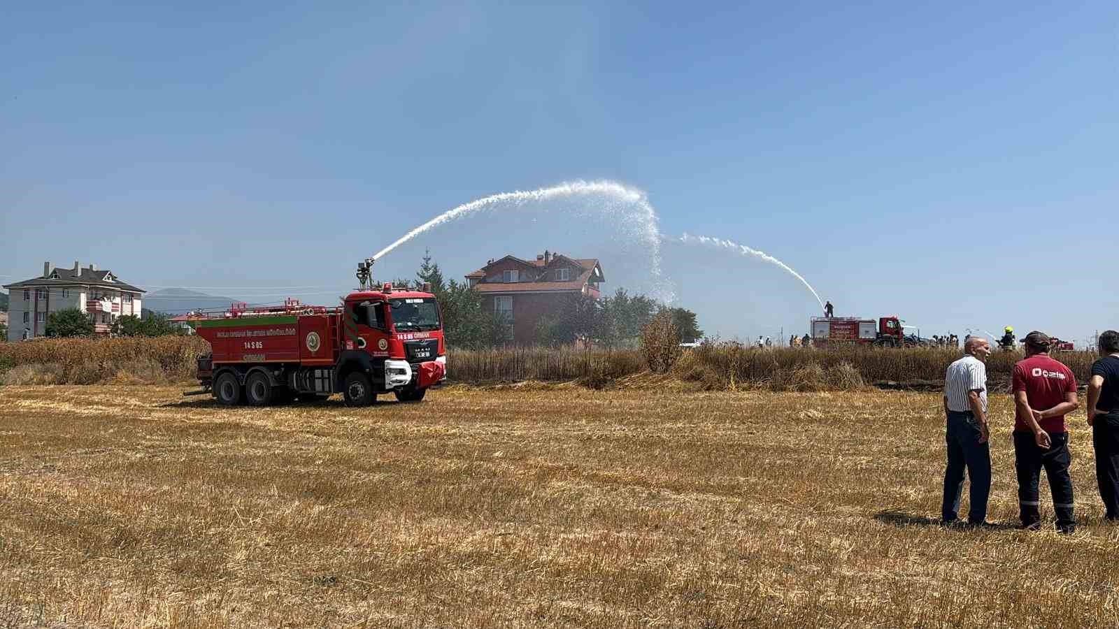 Bolu’da otluk alandaki yangın evlere sıçramadan söndürüldü