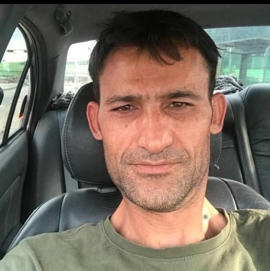 Devrilen iş makinesinin altında kalan işçi hayatını kaybetti