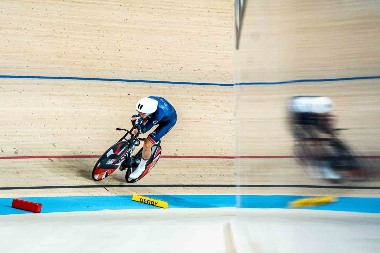 Paralimpik bisiklet&ccedil;i William Bjergfelt, Konya Velodromu&rsquo;nda d&uuml;nya rekoru kırdı
