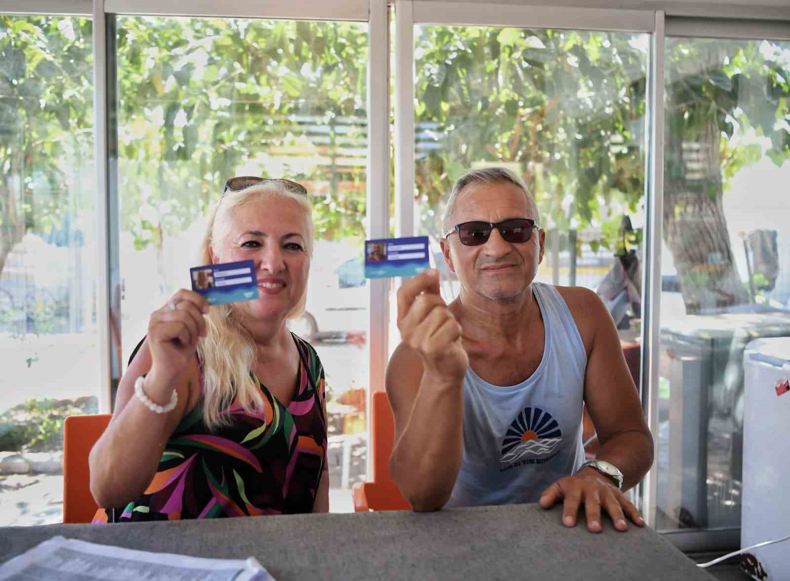 Konyaaltı’nda emekli kart dağıtımı başladı