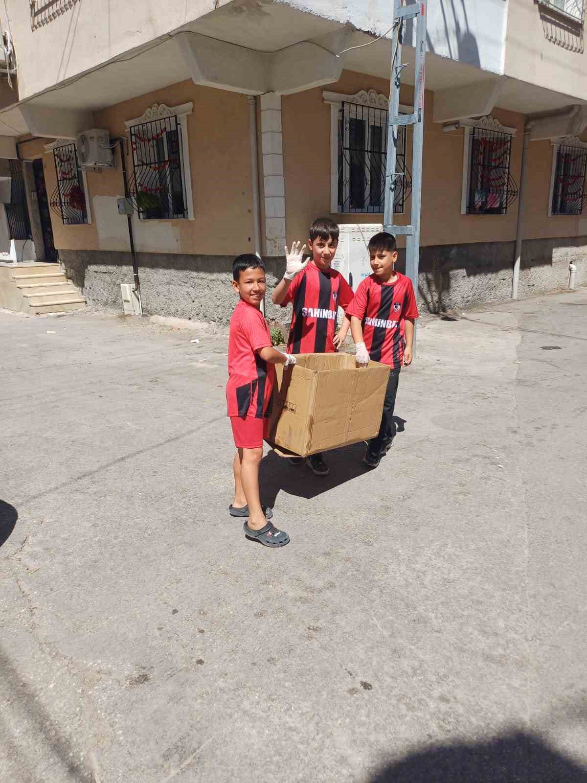 Şahinbeyli &ccedil;ocuklardan &ouml;rnek davranış
