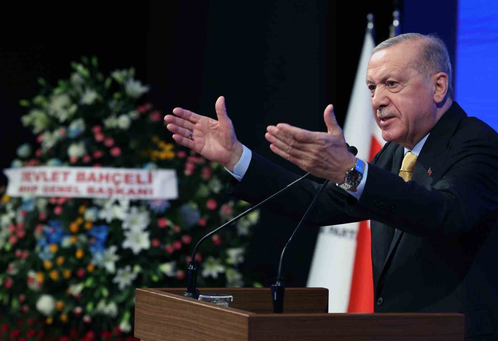 Cumhurbaşkanı Erdoğan: "S&uuml;re&ccedil; sayesinde yalnızca &lsquo;Ter&ouml;r sorununu&rsquo; &ccedil;&ouml;zmeyi değil; ter&ouml;r tehdidini ve ihtimalini de tamamen sıfırlamayı hedefliyoruz."
