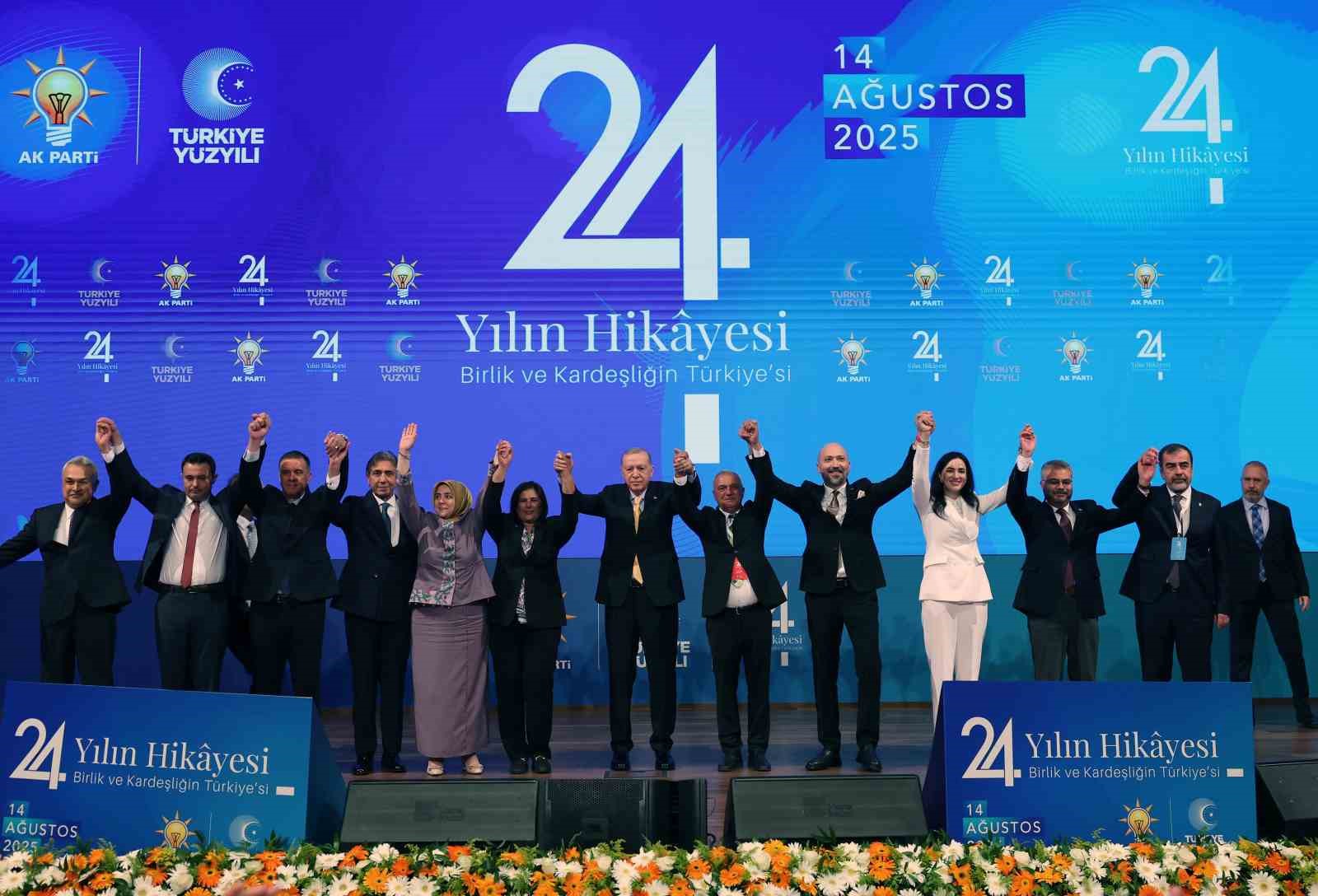 Aydın B&uuml;y&uuml;kşehir Belediye Başkanı &Ouml;zlem &Ccedil;er&ccedil;ioğlu, AK Parti&rsquo;ye katıldı.
