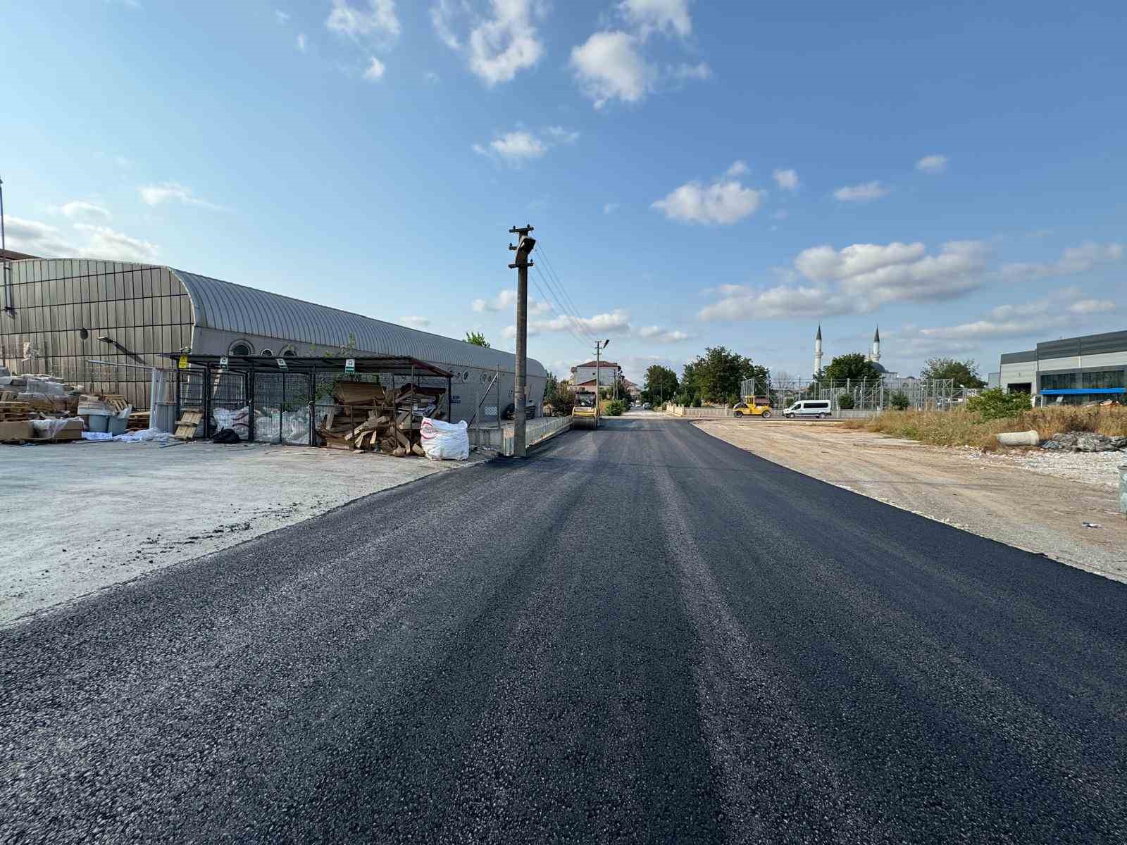 Başiskele’de yollar asfaltla yenileniyor