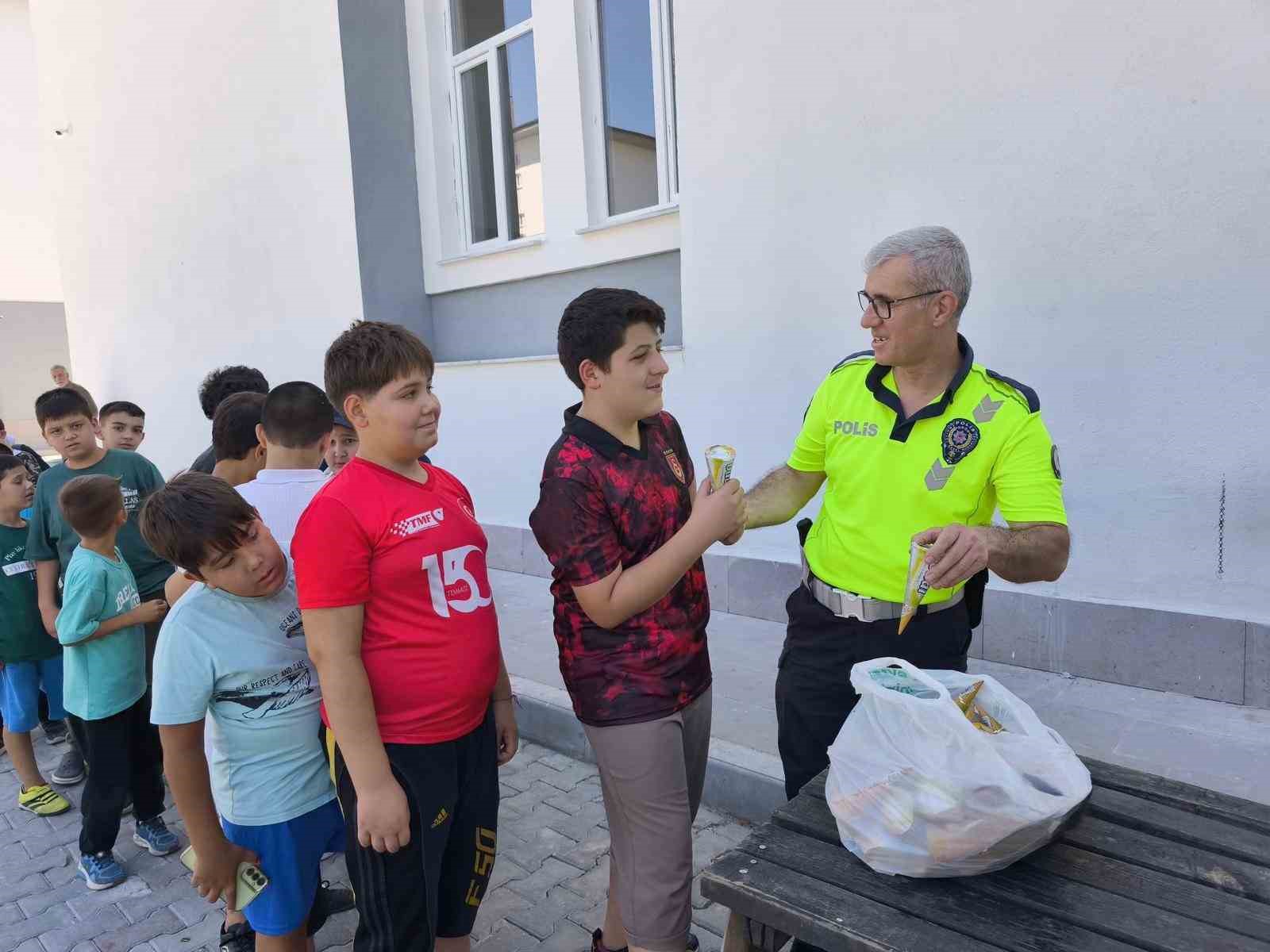 İl Emniyet Müdürlüğü tarafından trafik kuralları eğitimi verildi