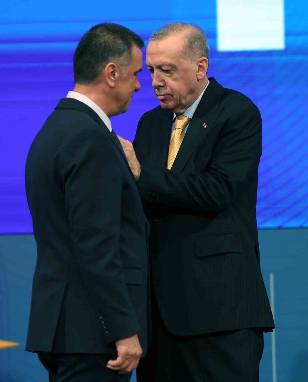 &Ccedil;er&ccedil;ioğlu, AK Parti&rsquo;ye katıldı
