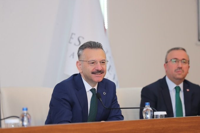 Vali Aksoy YKS&rsquo;de derece yapan &ouml;ğrencilerle buluştu
