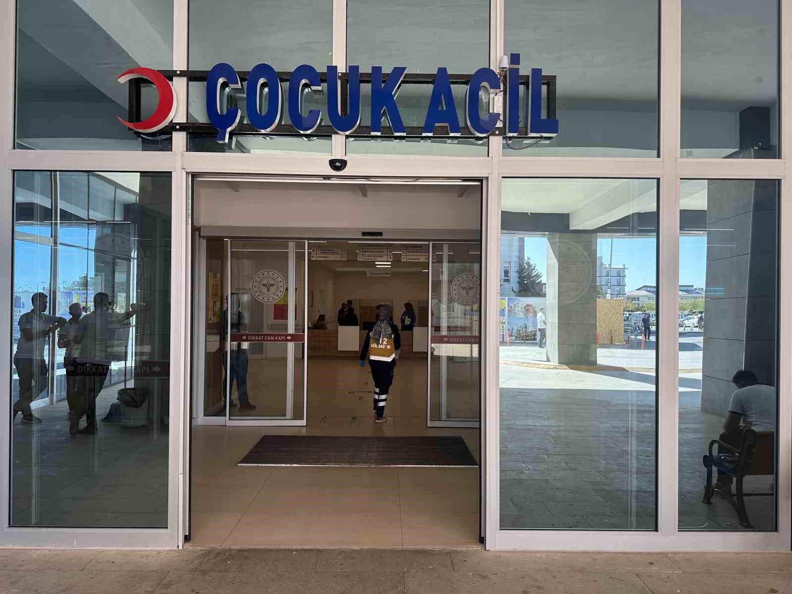 Adıyaman’da dehşet: Otomobilin bagajında mahsur kalan çocuk yaşam savaşı veriyor