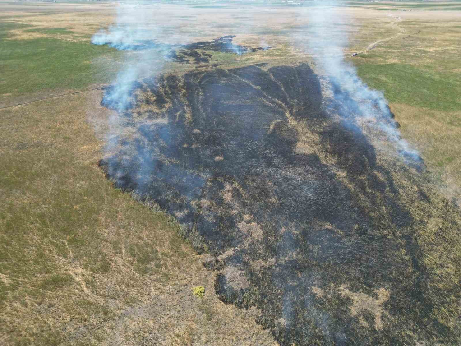 Eber G&ouml;l&uuml;&rsquo;nden dumanlar y&uuml;kseldi
