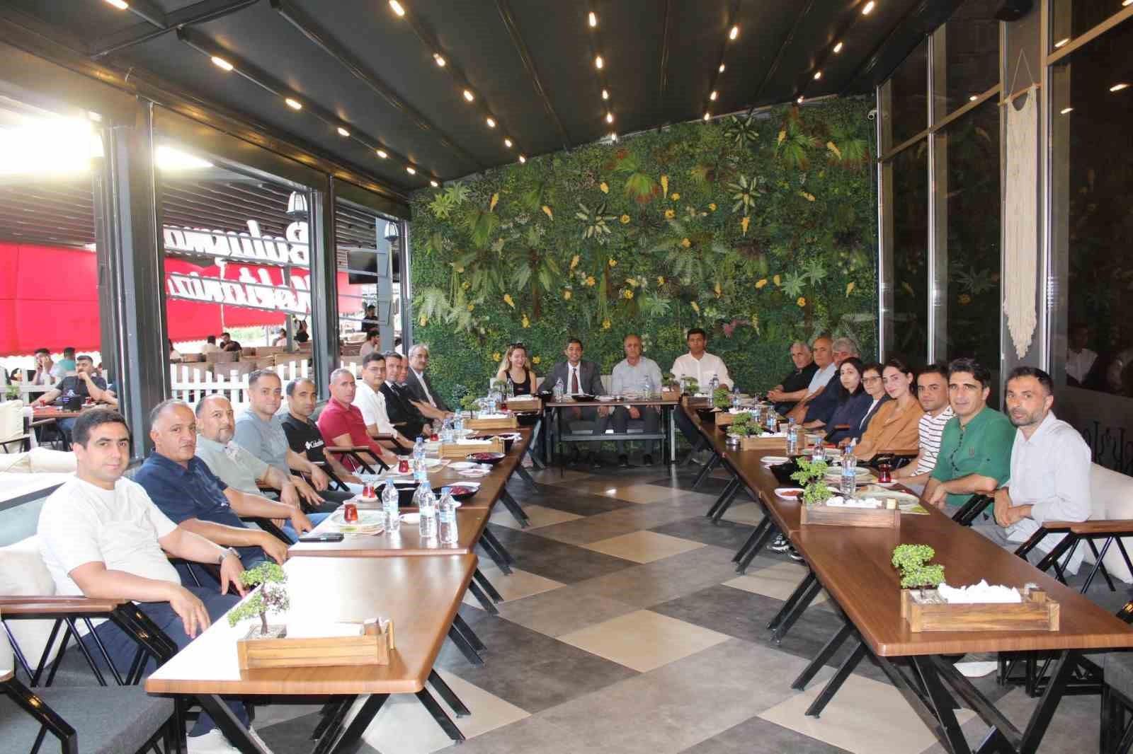 Hamur Kaymakamı Mahir, veda etti