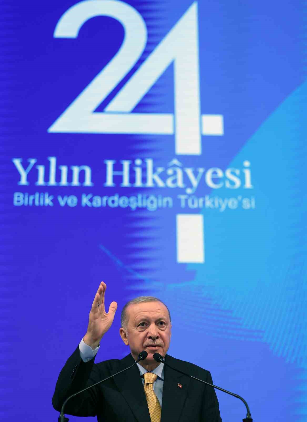 Cumhurbaşkanı Erdoğan: "Her konuda aynı d&uuml;ş&uuml;nmek zorunda değiliz; ama Ter&ouml;rs&uuml;z T&uuml;rkiye&rsquo;yi ger&ccedil;eğe d&ouml;n&uuml;şt&uuml;rmekle m&uuml;kellefiz"
