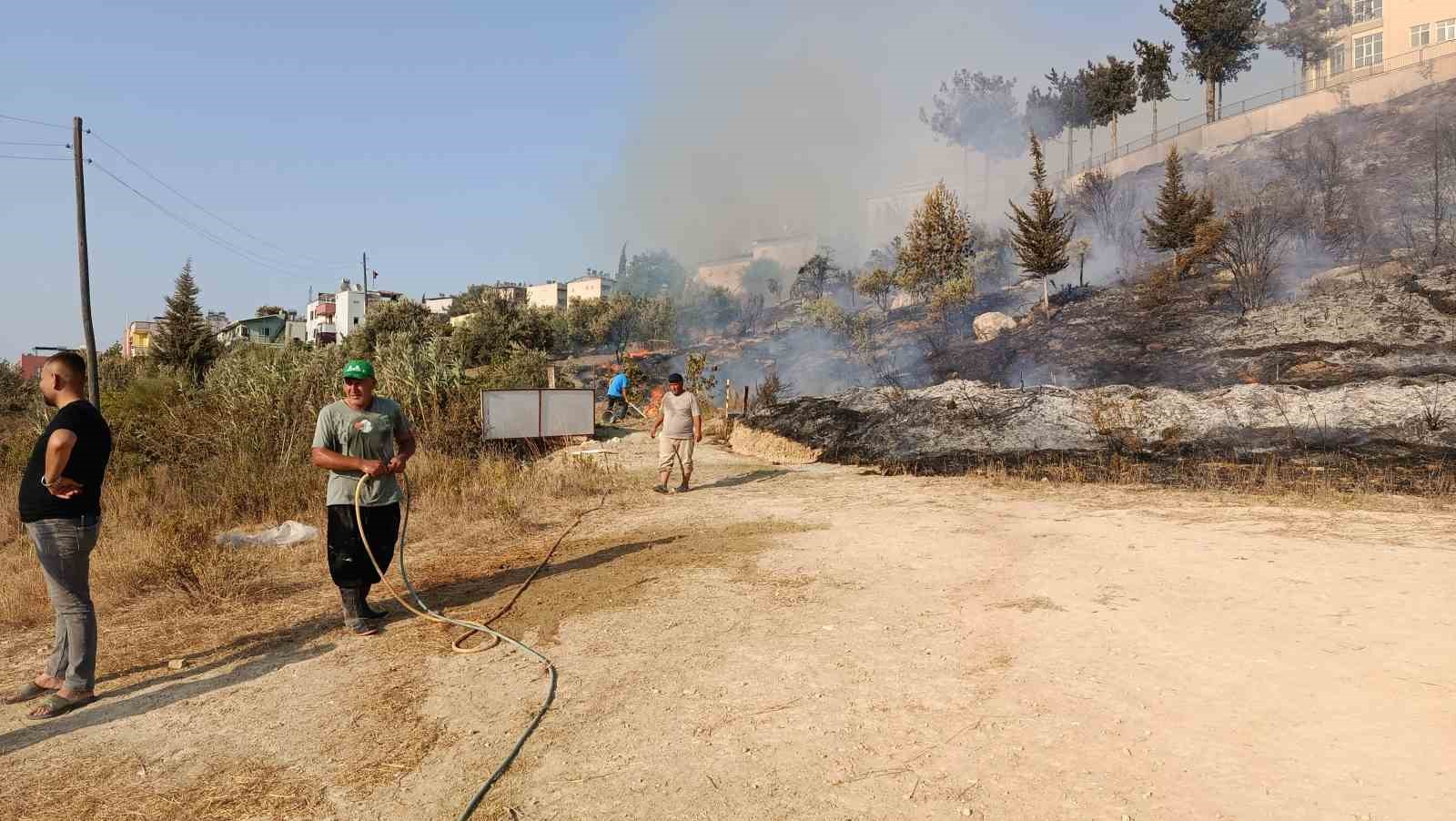 Adana&rsquo;da ağa&ccedil;lık alanda &ccedil;ıkan yangın kontrol altına alındı

