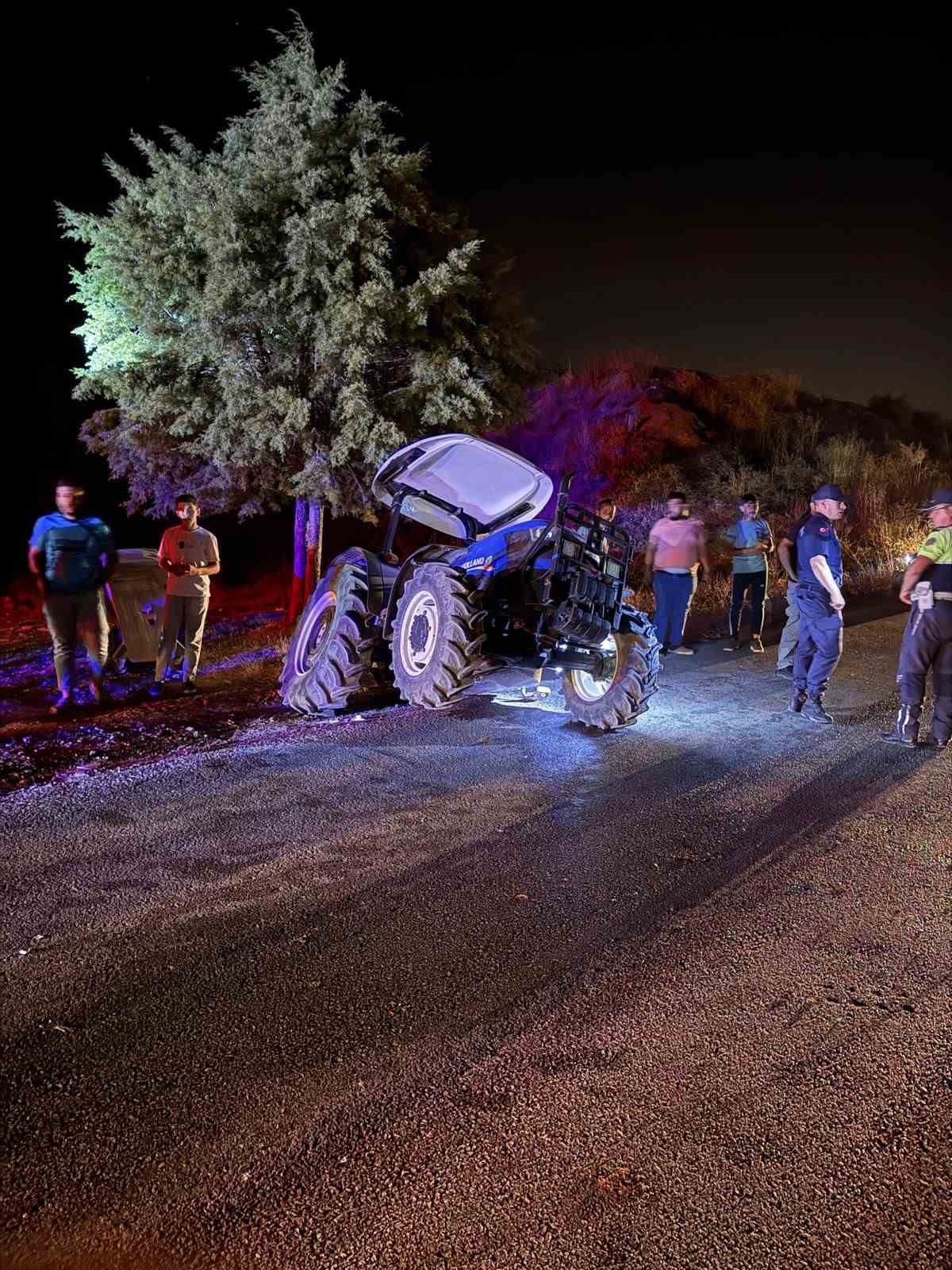 Tali yoldan çıkan traktörle çarpışan araç hurdaya döndü: 6 yaralı