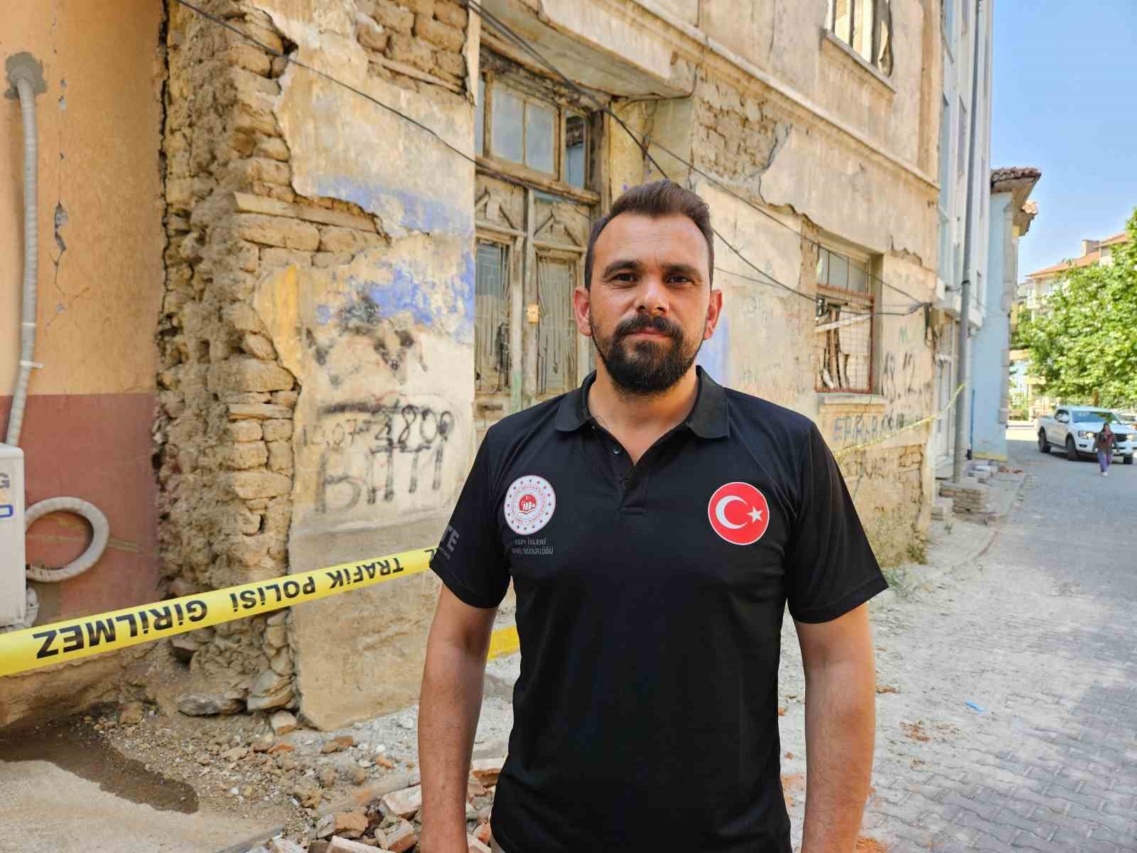 Depremde hasar g&ouml;ren Sındırgı&rsquo;da bilimsel &ccedil;alışmalar s&uuml;r&uuml;yor
