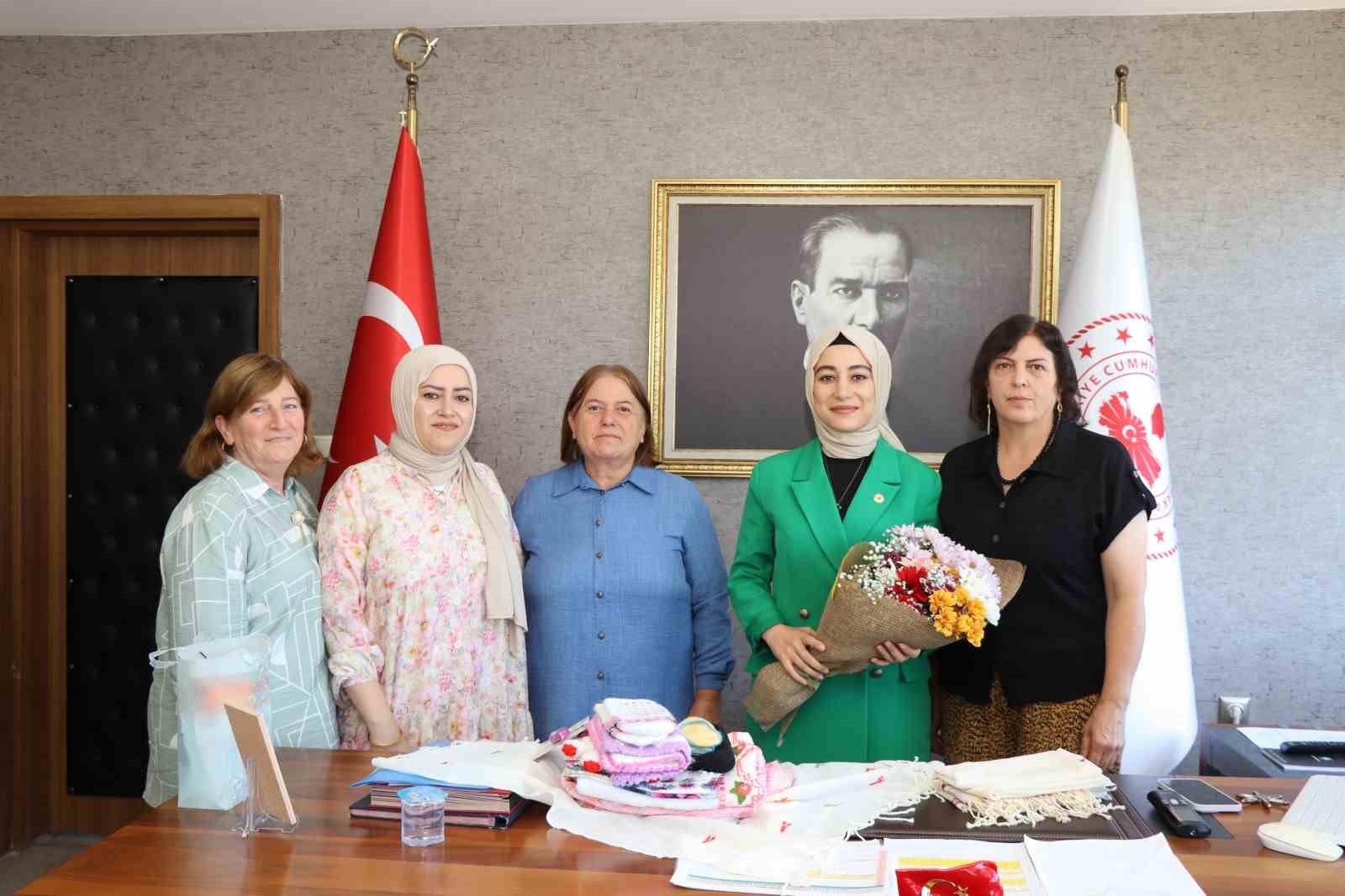 Kaymakam hanıma, mahalleliden anlamlı ziyaret