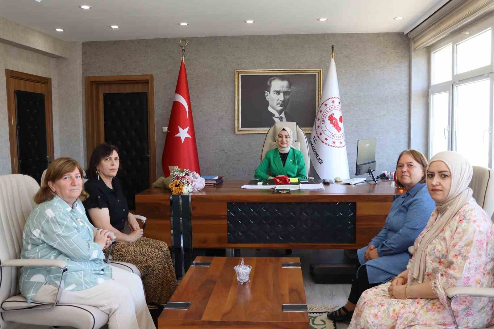 Kaymakam hanıma, mahalleliden anlamlı ziyaret
