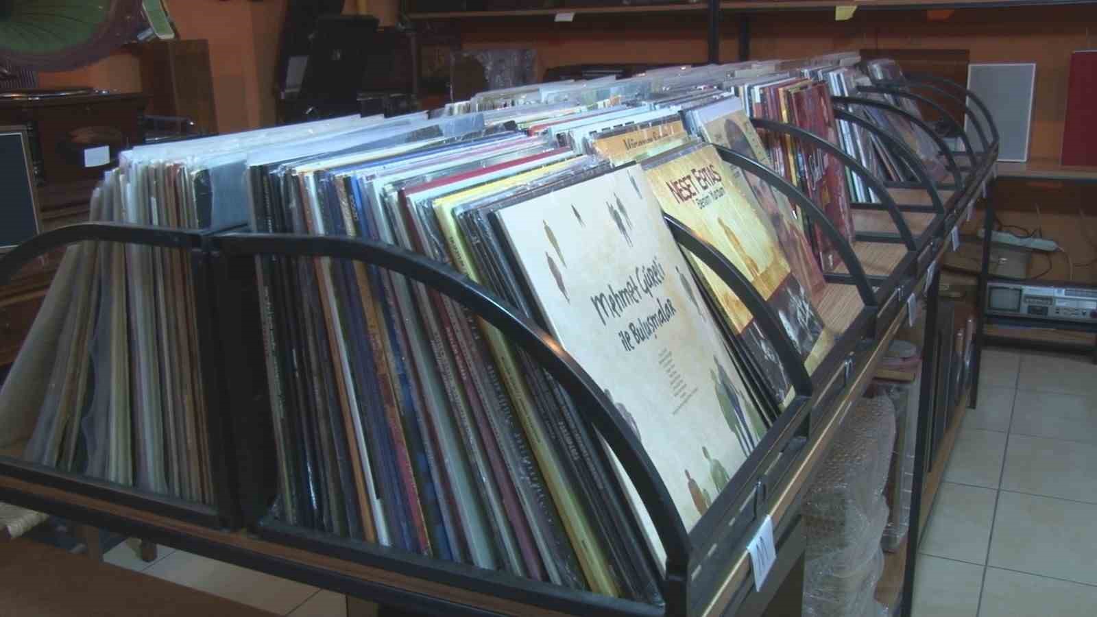 Ankara Kalesi’ndeki kafeler müşteriler için renkli görüntüler oluşturuyor