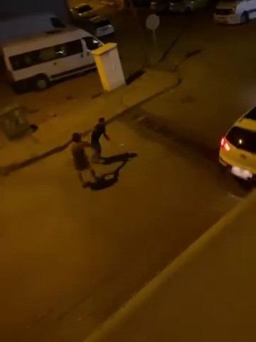 Kavga ettiği kişiye kaldırım taşıyla saldırdı