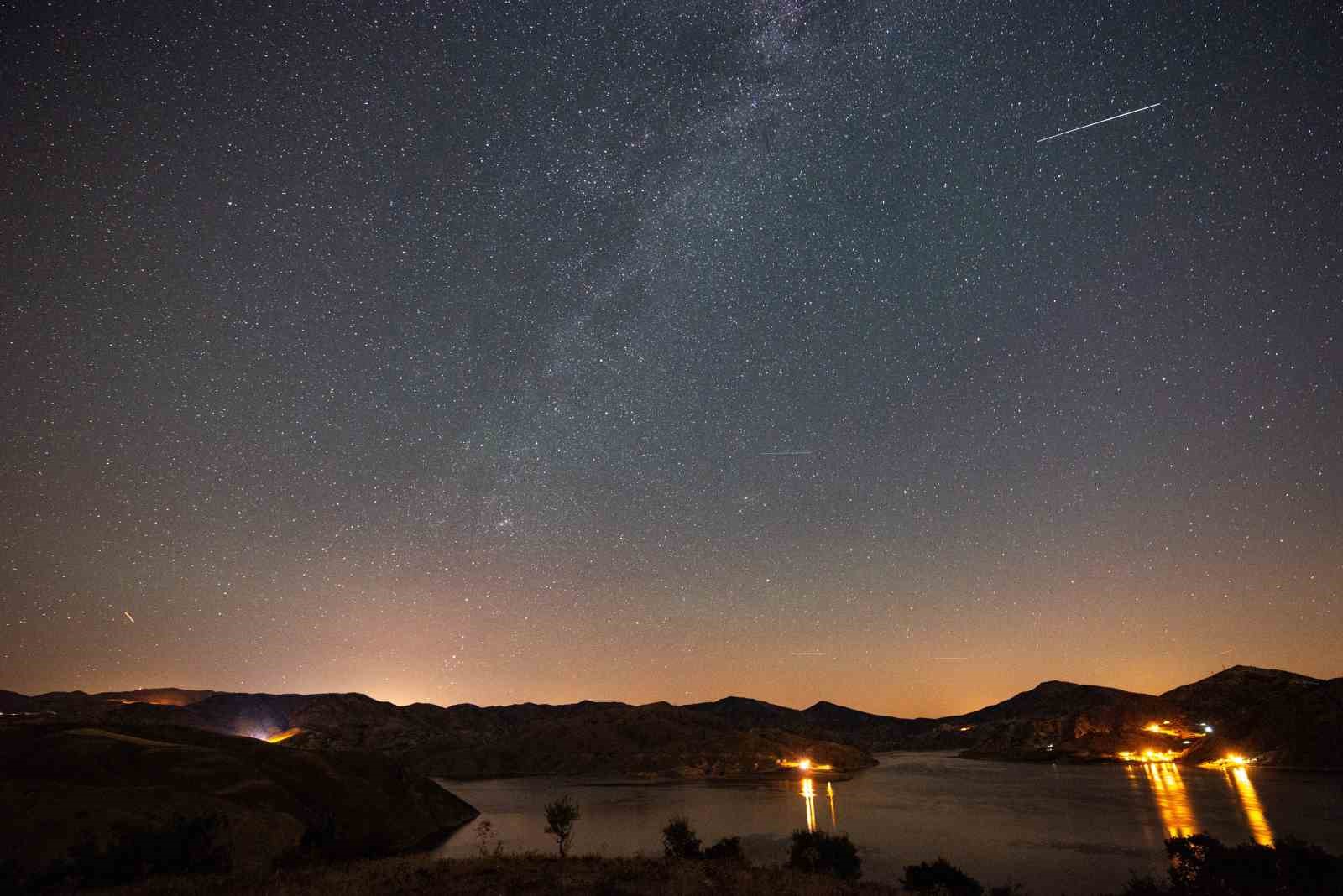 Sağlık &ccedil;alışanı, 4 bin yıllık Harput&rsquo;ta meteor yağmurunu fotoğrafladı
