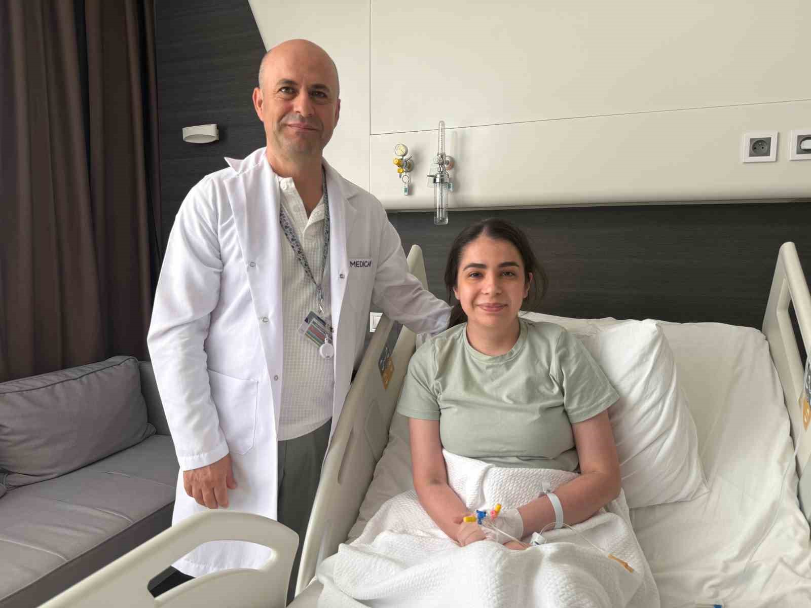 Boğazından su bile geçmiyordu, başarılı bir operasyonla yeniden yemek yiyebildi