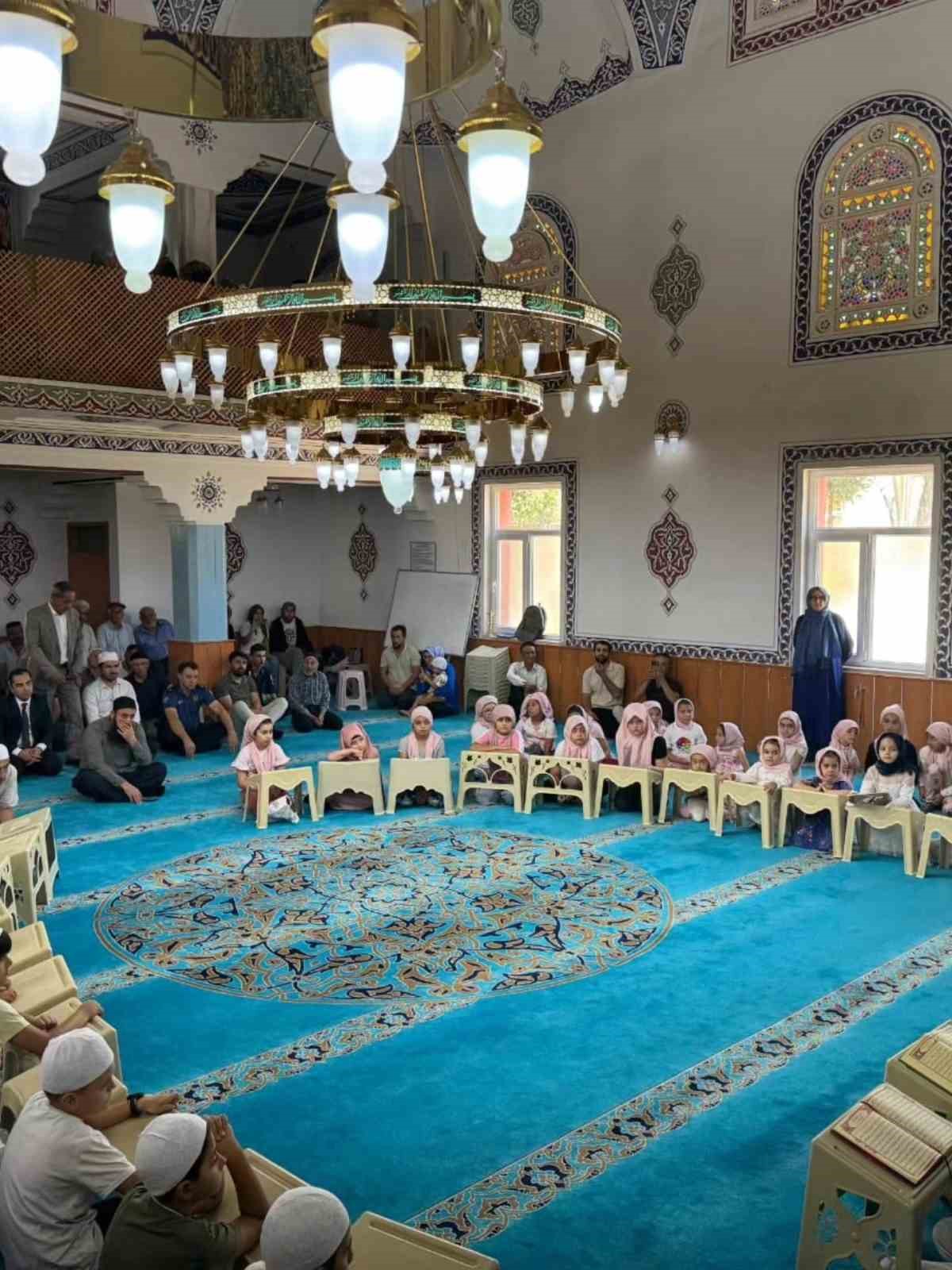 Yaz Kur&rsquo;an Kursu Kapanış Programı&rsquo;nda b&uuml;y&uuml;k coşku yaşandı
