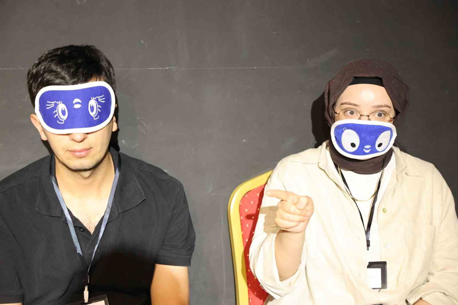 Bilet alan seyirci, bu kez oyuna dahil oldu
