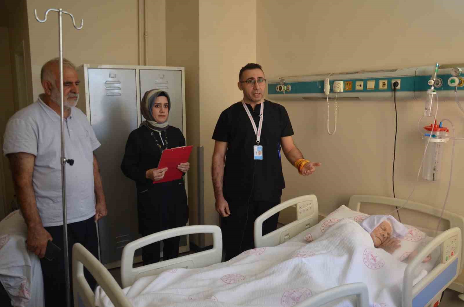 Yaşlı hasta 15 dakikalık müdahale ile sağlığına kavuştu