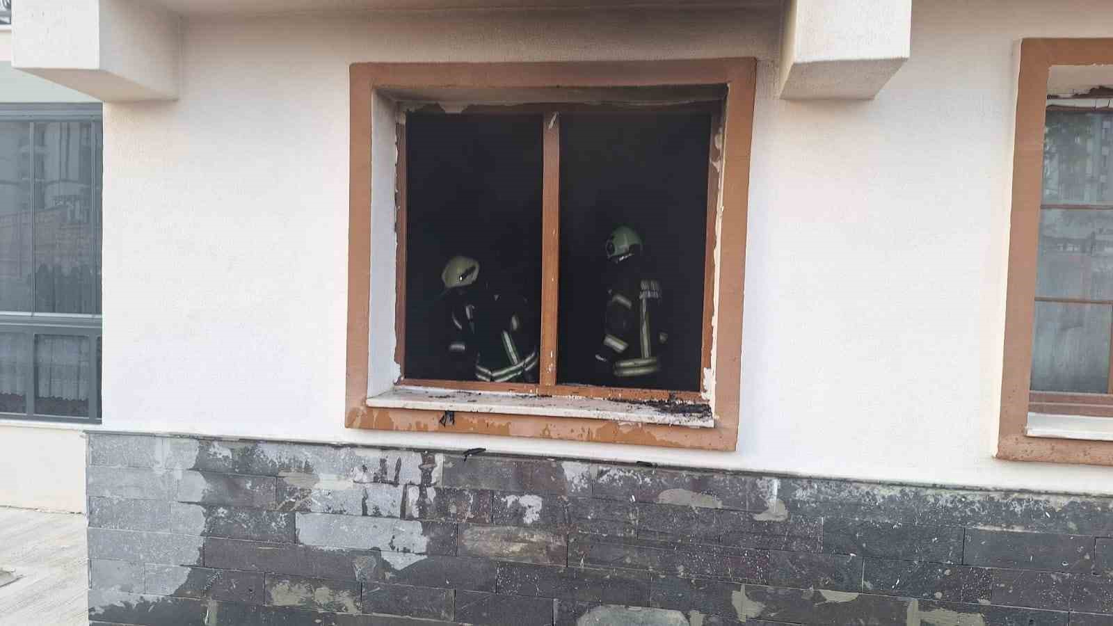 Karaman’da apartmanın giriş katındaki dairede çıkan yangın korkuttu