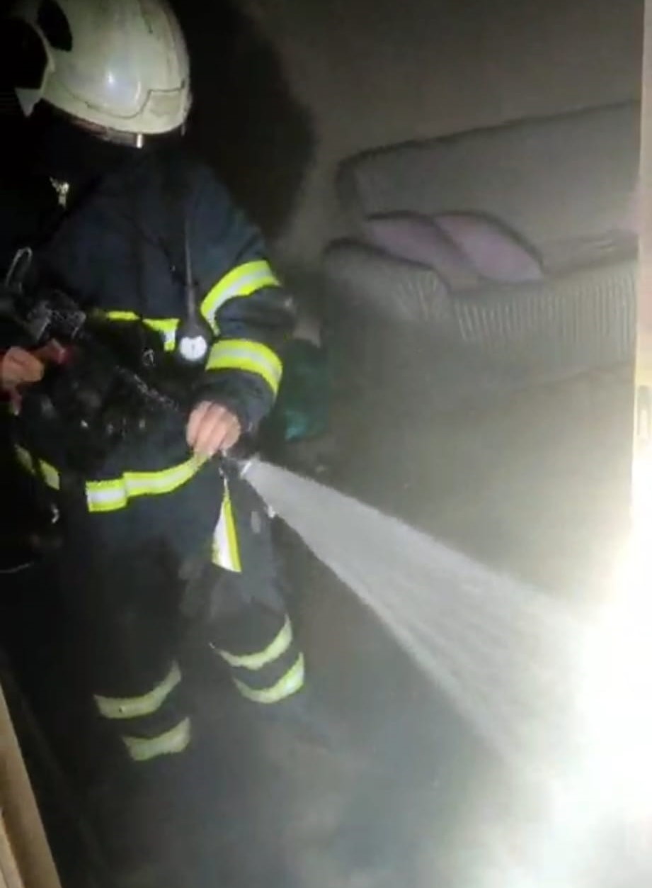 Batman’da evde çıkan yangında 1 kişi dumandan etkilendi