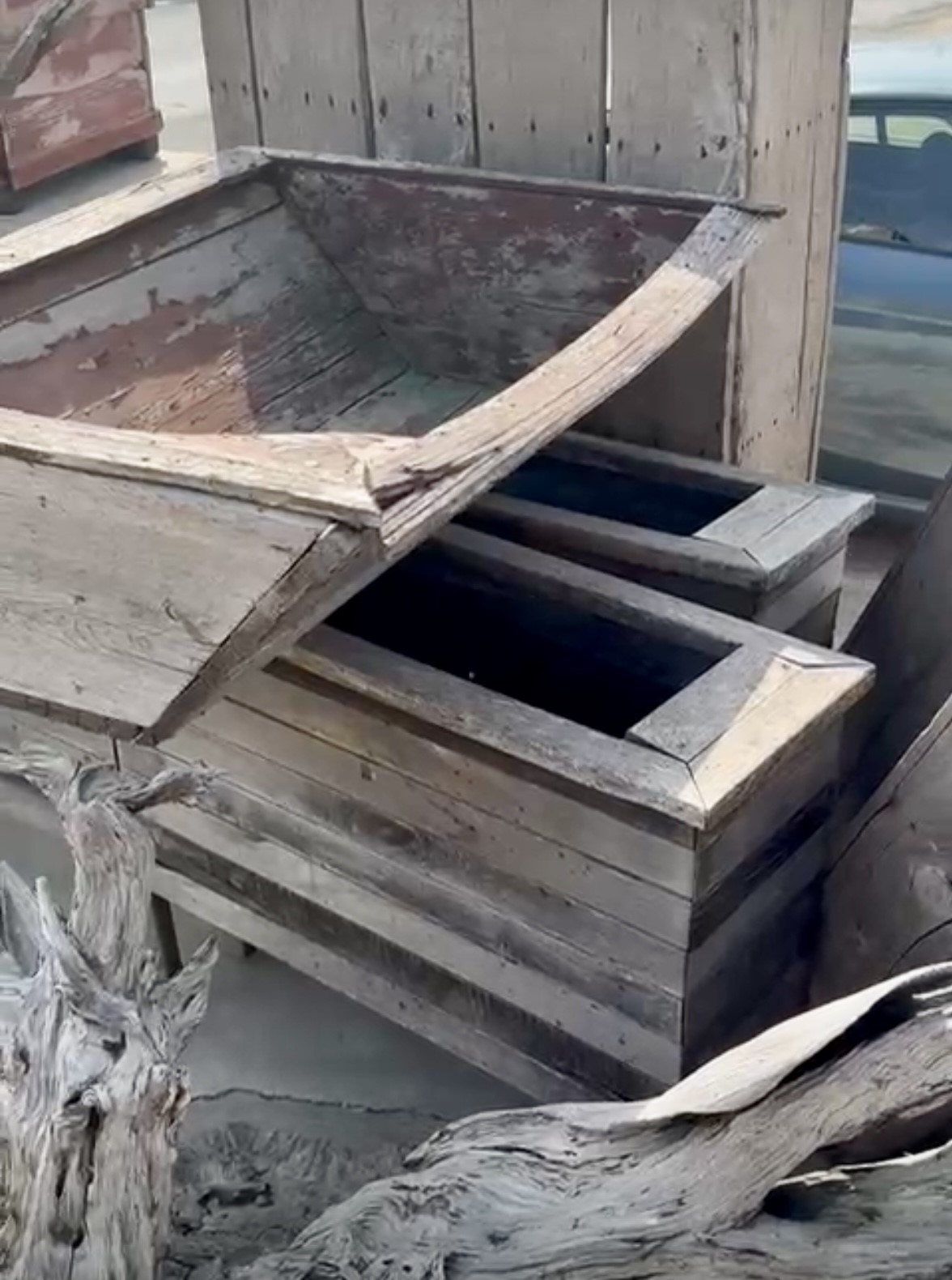 Restorasyon uzmanı 300 yıllık ahşap malzemelerin satışına kıyamadı
