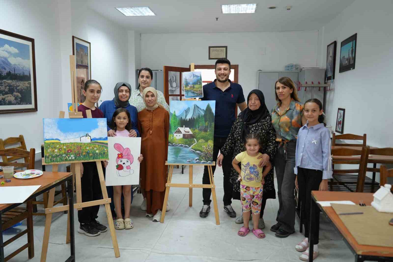 65 yaşında resim yeteneğini keşfetti
