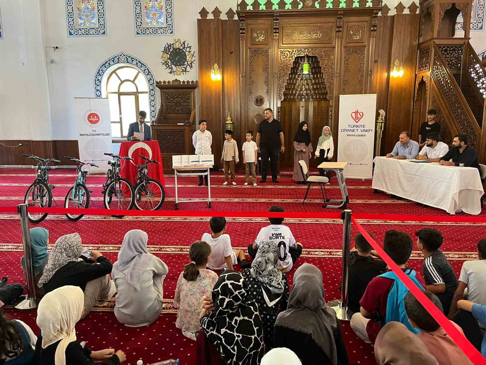 İpekyolu&rsquo;nda yaz Kur&rsquo;an kursları kapanış programı coşkusu
