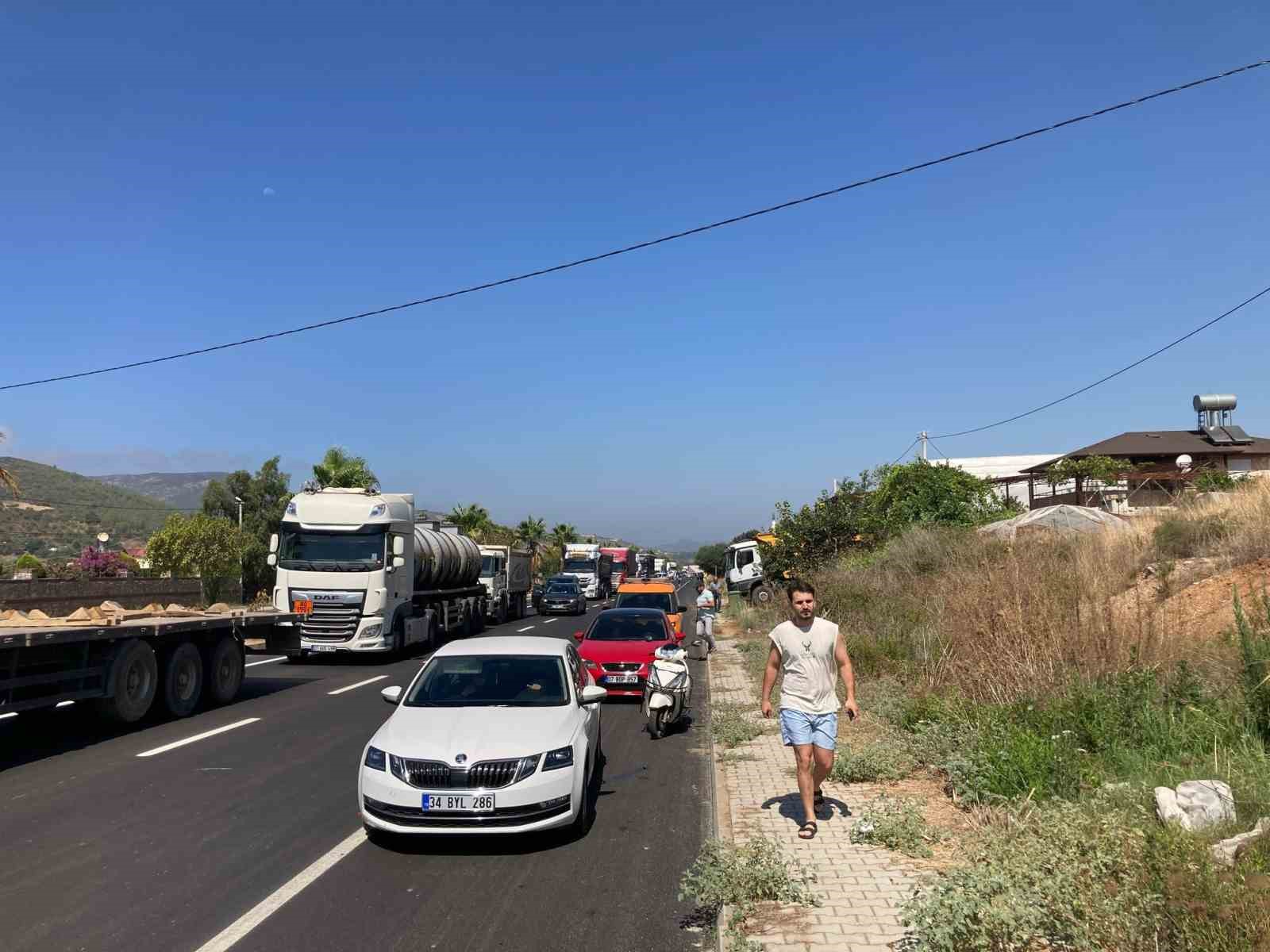 A&ccedil;ık damperle EDS direğine &ccedil;arptı
