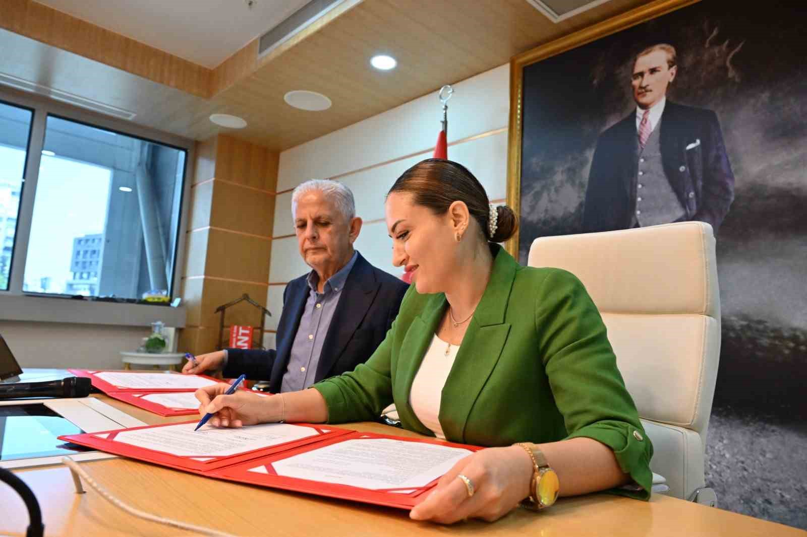 Antalya B&uuml;y&uuml;kşehir Belediyesi&rsquo;nden denizlerin korunması i&ccedil;in protokol
