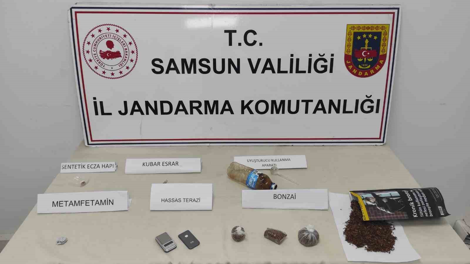 Jandarmanın takibi sonucu uyuşturucuyla yakalandı

