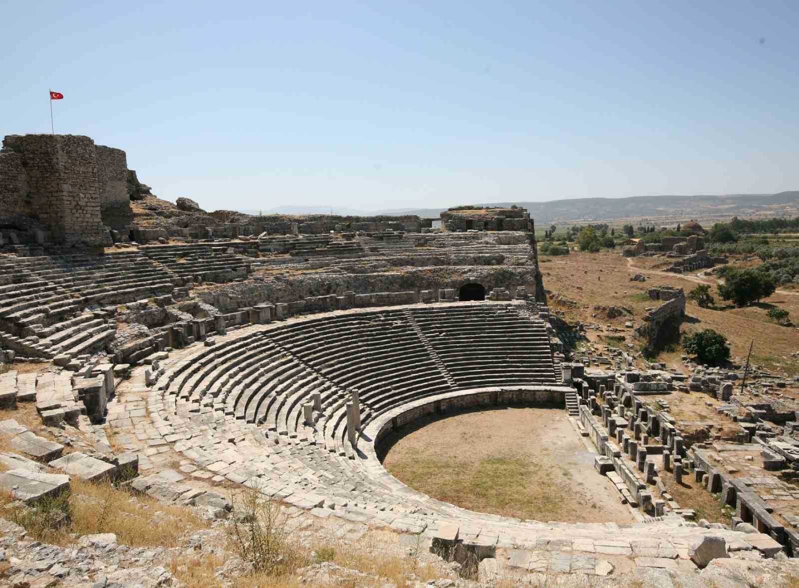 Apollon ve Milet&rsquo;in Unesco D&uuml;nya K&uuml;lt&uuml;r Mirası&rsquo;na girmesi i&ccedil;in &ccedil;alışmalar devam ediyor
