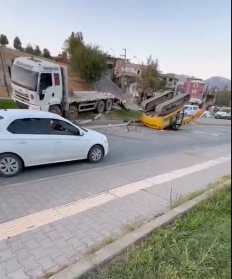 Freni boalan tr, otomobili byle srkledi: O anlar kamerada

