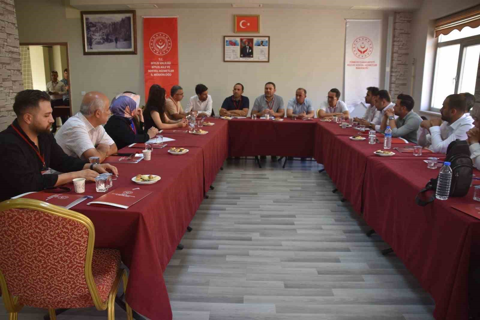 Bitlis&rsquo;te "İl Yaşlılık &Ccedil;alıştayı" d&uuml;zenlendi
