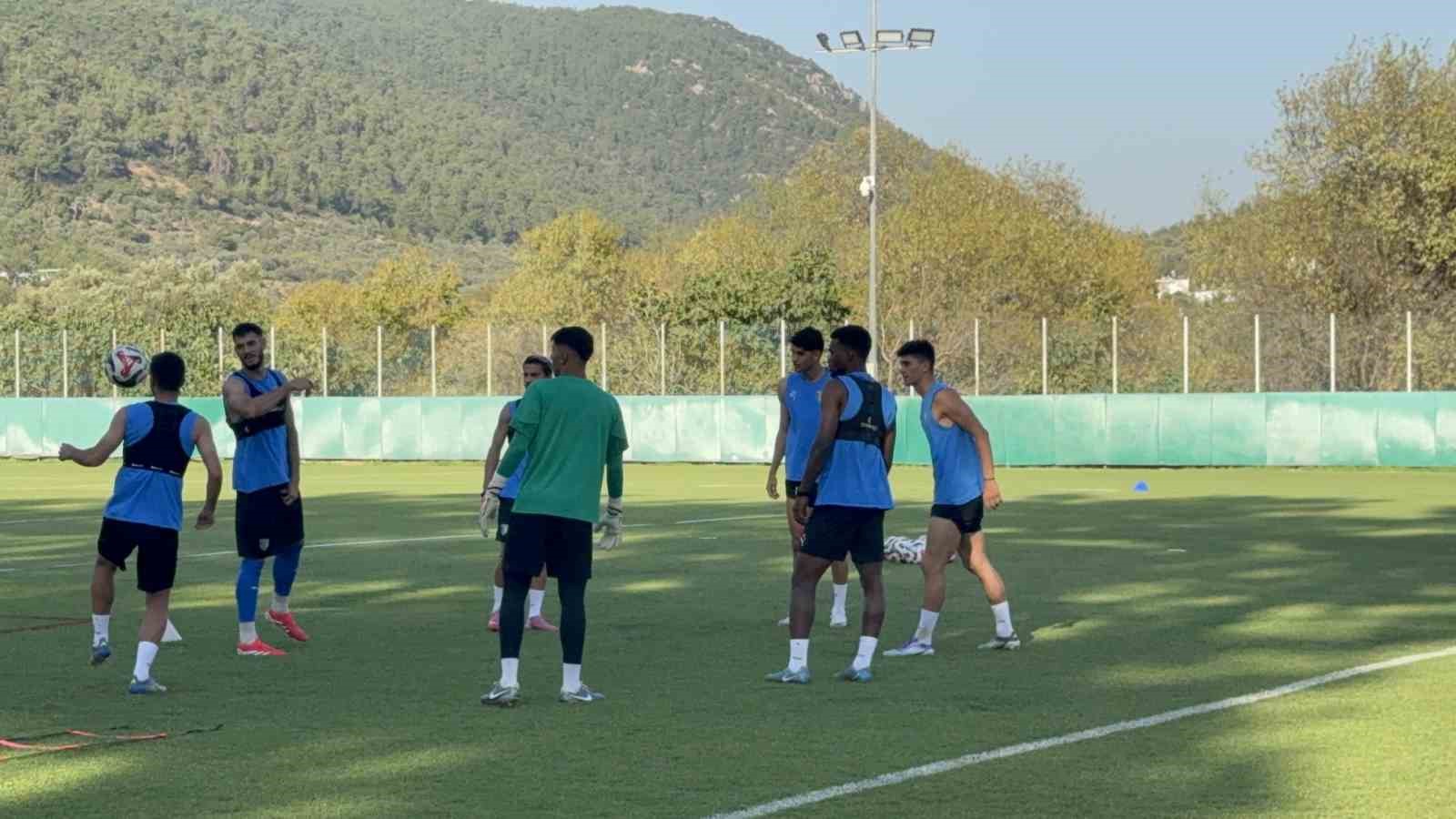 Burhan Eşer: "İnşallah, Sivasspor ma&ccedil;ından istediğimiz sonu&ccedil;la d&ouml;neceğiz"
