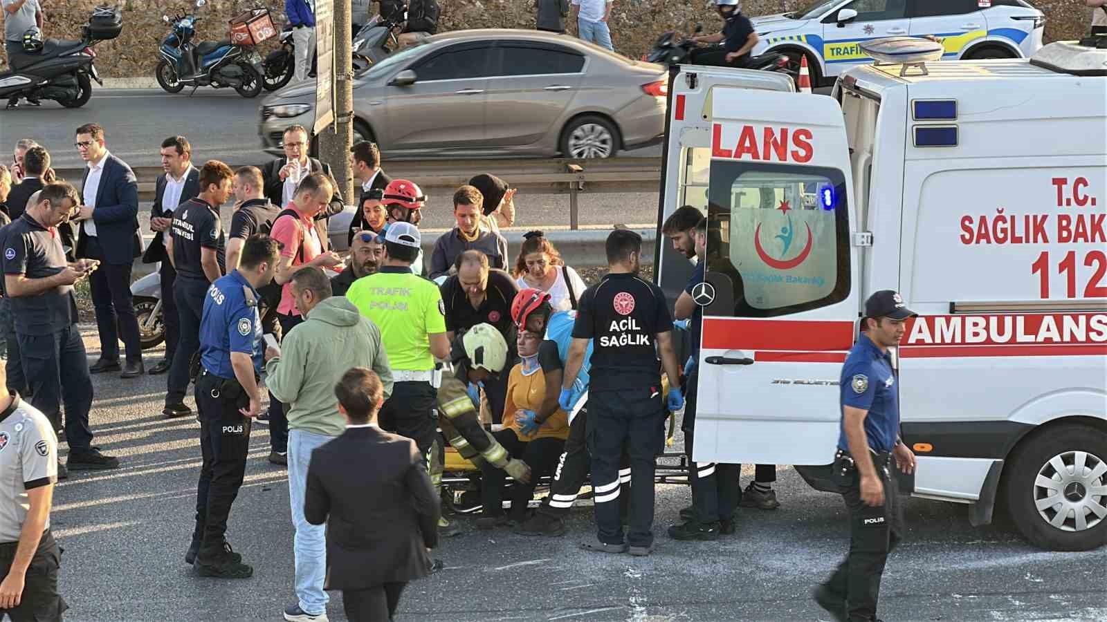 Ümraniye’de servis midibüsü devrildi: 8 yaralı
